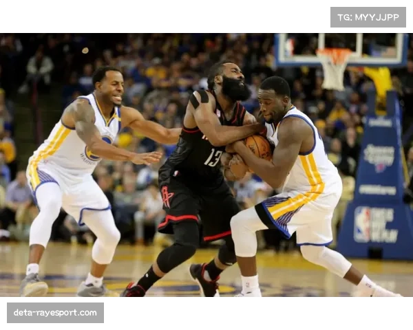 特写：詹姆斯·哈登命中后撤步三分，职业生涯总得分超越摩西·马龙